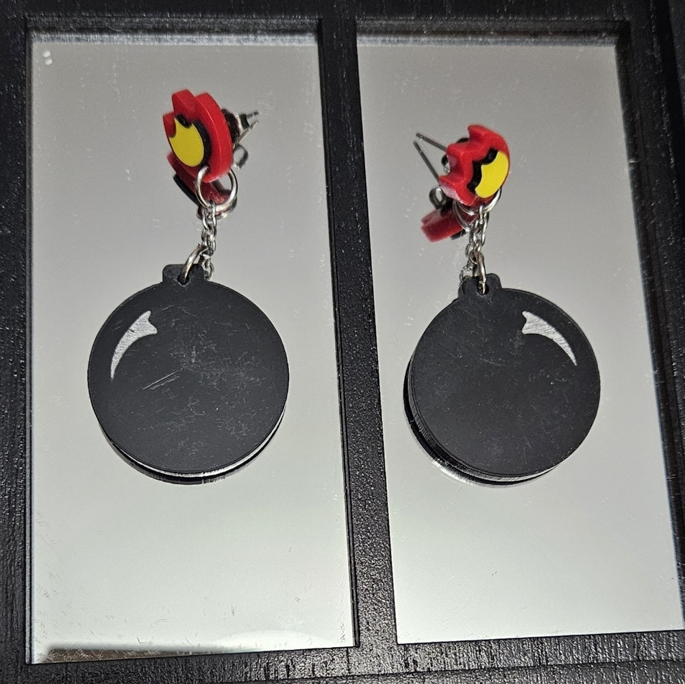 Black and Red Dangle Earrings Shaped Liked Cartoon Bombs